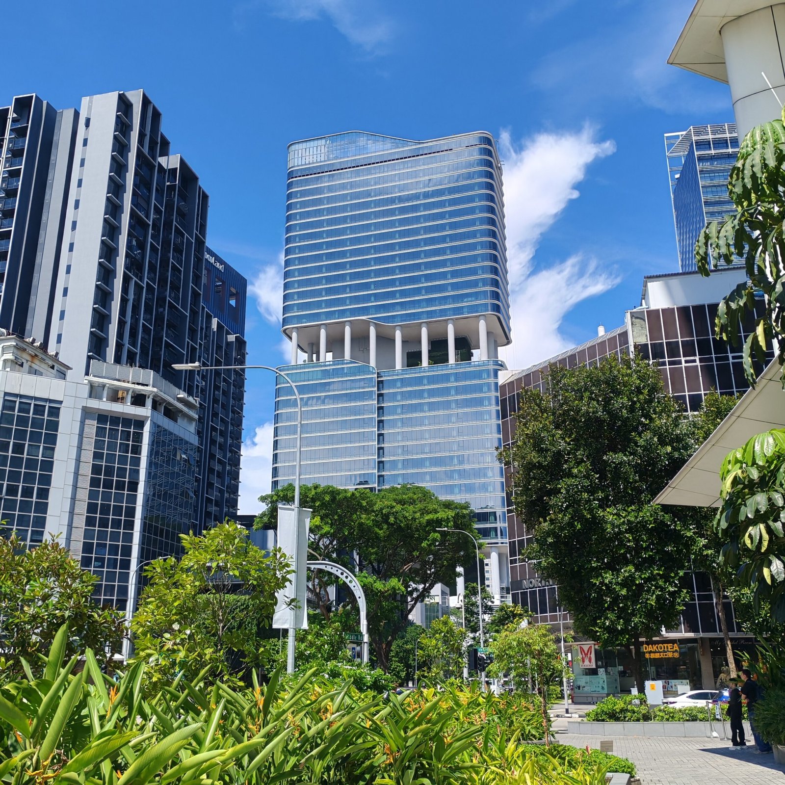 Commercial Office Building_Shaw Tower_City Hall Beach Road Micromarket_Singapore